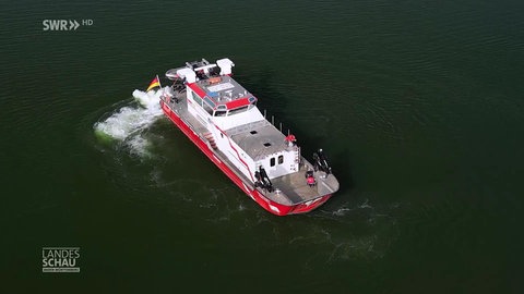 Feuerlöschboot auf dem Rhein