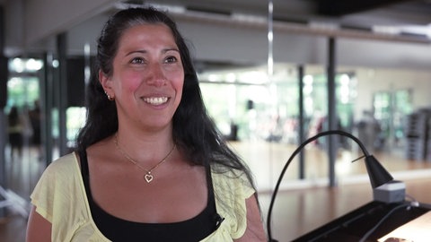 Wie eine Zumba-Trainerin mit ihrer Blindheit umgeht