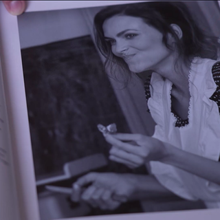 Evelin Blum in ihrem Kochbuch