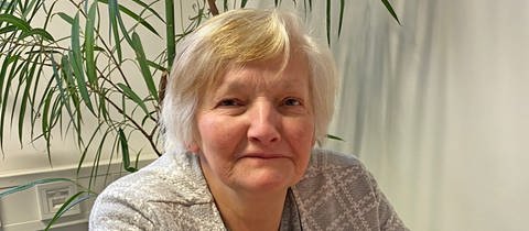 SWR1 Neuanfang: Magdalena - arm, wohnungslos und bereit zum Neuanfang. Das Leben von Magdalena gerät aus den Fugen, als ihr Mann stirbt und sie schwer krank wird. Trotz Armut, Krankheit und Wohnungslosigkeit gibt sie nicht auf. Hilfe bekommt sie in der Stuttgarter "Frauenpension".