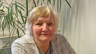 SWR1 Neuanfang: Magdalena - arm, wohnungslos und bereit zum Neuanfang. Das Leben von Magdalena gerät aus den Fugen, als ihr Mann stirbt und sie schwer krank wird. Trotz Armut, Krankheit und Wohnungslosigkeit gibt sie nicht auf. Hilfe bekommt sie in der Stuttgarter "Frauenpension".