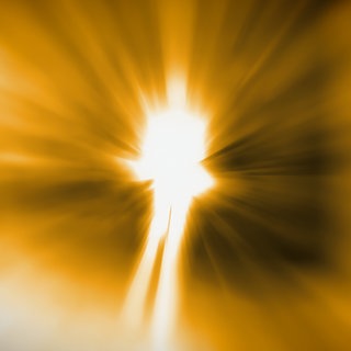 Nahtoderfahrung: Ahnung vom Jenseits und ein anderer Blick auf den Tod und das Sterben. Erfahrungsberichte von Nahtoderlebnissen gleichen sich. Wissenschaftler suchen nach Erklärungen. Christine Brekenfeld aus Ulm hat die Nahtoderfahrung schon gemacht. In SWR1 Neuanfang erzählt sie davon.