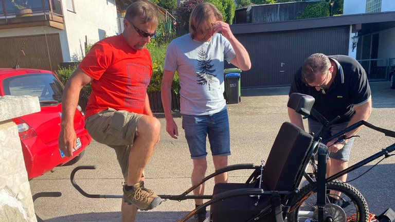 Mit dieser Joelette kann Stefan weiterhin seinem Hobby nachgehen: dem Bergsport.