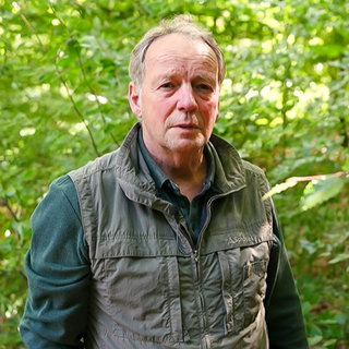 Förster Albert Scheppe arbeitet seit 20 Jahren im Friedwald bei Friesenhagen