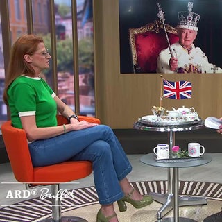 SWR Royal Expertin Annelie Malun und Moderator Johannes Zenglein im Gespräch