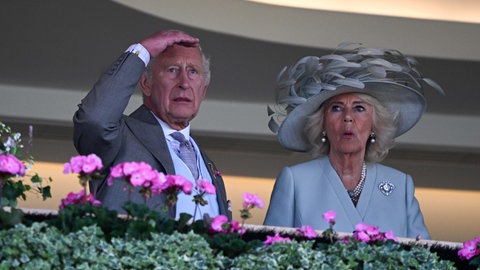 König Charles III. und Königin Camilla nehmen am traditionellen Pferderennen Royal Ascot teil