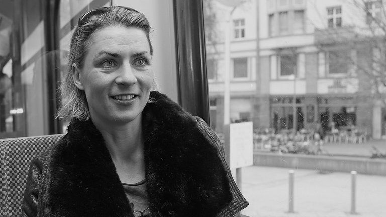 25. März: Im Alter von 43 Jahren ist die ehemalige Box-Weltmeisterin Alesia Graf verstorben, wie ihr ehemaliger Boxstall Universum bestätigte. Die Stuttgarterin galt als eine der besten Boxerinnen der Welt und war auch unter dem Kampfnamen "The Tigress" (Die Tigerin) bekannt. Ihre Karriere begann Graf 2001, im Jahr 2004 wurde sie Profi-Kämpferin und wurde im Lauf ihrer Karriere mehrfach Weltmeisterin. Im Dezember 2012 beendete sie ihre Karriere.