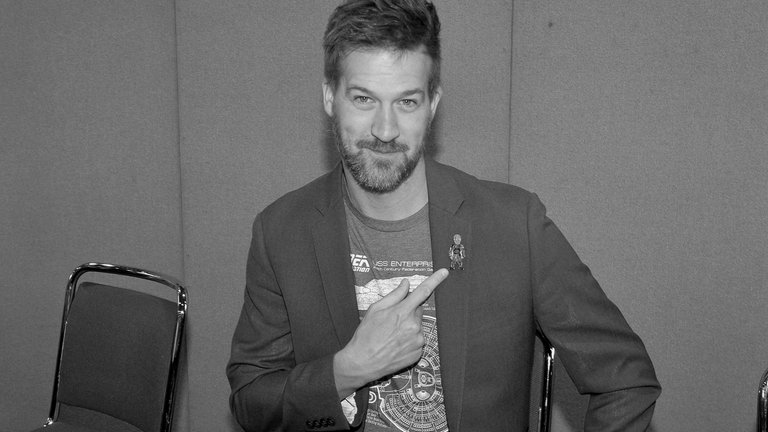 24. Februar: Der Schauspieler Kenneth Mitchell ist mit 49 Jahren an der chronischen Nervenkrankheit ALS (Amyotrophe Lateralsklerose) gestorben. Bekannt wurde der gebürtige Kanadier in seiner Rolle des Klingonen Kol in "Star Trek: Discovery" und als Carol Danvers' Vater in dem Blockbuster "Captain Marvel". Mitchell hinterlässt seine Frau, die Schauspielerin Susan May Pratt, und zwei gemeinsame Kinder.