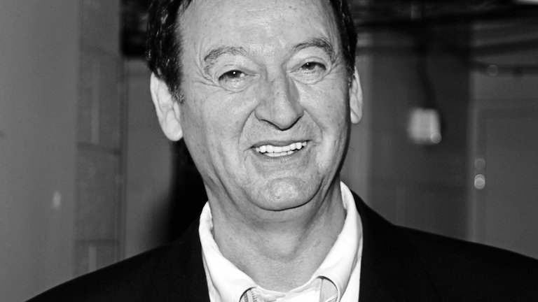 1. April: Der US-amerikanische Film- und Fernsehstar Joe Flaherty ist im Alter von 82 Jahren gestorben. Vor etwa einem Monat hatte seine ehemalige Improvisations-Comedy-Gruppe "Second City" eine Spendenaktion ins Leben gerufen, um ihn während seiner Krankheit zu unterstützen. Mit der kanadischen Sketch-Comedy-Show "Second City Television" (SCTV) wurde er in den 70ern bekannt. Flaherty spielte aber auch in Filmen wie "Police Academy", "Zurück in die Zukunft 2", und "Happy Gilmore" mit.
