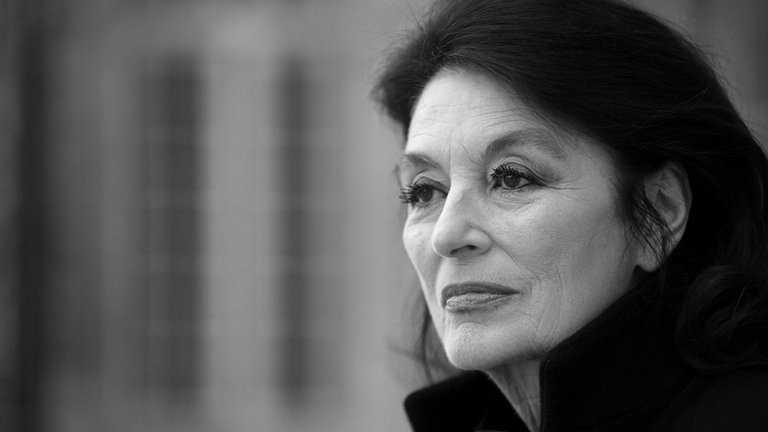 18. Juni: Die französische Schauspielerin Anouk Aimée ist im Alter von 92 Jahren gestorben. Zu ihren bekanntesten Filmen zählte "Ein Mann und eine Frau" aus dem Jahr 1966. Der italienische Starregisseur Federico Fellini sagte einmal über Anouk Aimée, sie die "beste Schauspielerin der Welt – nach Giulietta Masina" – Fellinis Ehefrau.