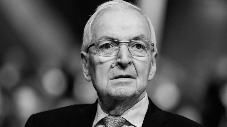 8. Juni: Der ehemalige Bundesumweltminister Klaus Töpfer (CDU) ist im Alter von 85 Jahren verstorben. Töpfer war von 1987 bis 1994 im Kabinett von Bundeskanzler Helmut Kohl als Umweltminister tätig und bis 1998 Mitglied des Deutschen Bundestages. Nach seinem Ausscheiden engagierte sich Klaus Töpfer bei den Vereinten Nationen für Umweltthemen.