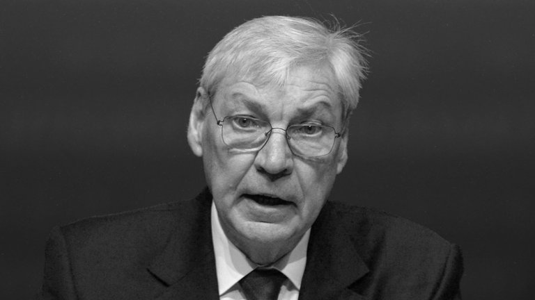29. Juni: Der frühere DGB-Chef Michael Sommer ist im Alter von 73 Jahren verstorben. Sommer stand dem Deutschen Gewerkschaftsbund 12 Jahre lang, von 2002 bis 2014 vor. Sommer war federführend unter anderem an der Gründung der Gewerkschaft ver.di und der Einführung des gesetzlichen Mindestlohnes beteiligt. 