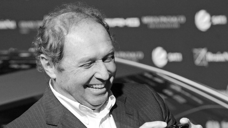 4. Mai: Der frühere deutsche Formel-1-Rennfahrer Jochen Mass ist im Alter von 78 Jahren verstorben. Mass bestritt 105 Formel-1-Rennen und landete acht Mal auf dem Podium. Seinen einzigen Grand-Prix-Erfolg in der Formel 1 holte er am 27. Mai 1975 in Barcelona. Ende der 1980er war Mass auch bei den legendären 24-Stunden-Rennen von Le Mans erfolgreich, empfahl Michael Schuhmacher zu Ferrari und arbeitete als Formel-1-Experte fürs Fernsehen.