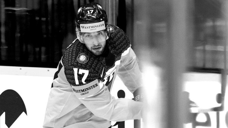 29. Januar: Der deutsche Eishockey-Profi Tobias Eder ist im Alter von 26 Jahren verstorben. Bei Eder war im Sommer des vergangenen Jahres Krebs diagnostiziert worden, dessen Folgen der Nationalspieler nun erlegen ist. Der aus Bayern stammende Eder war seit seinem DEL-Debüt 2017 unter anderem mit den Eisbären Berlin Deutscher Meister und absolvierte in der Nationalmannschaft 27 Länderspiele.