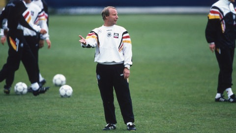 Europameisterschaft 1996, Archivfoto  Training vor dem Spiel Berti Vogts 