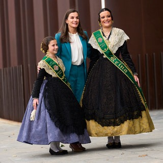 Königin Letizia mit den Königinnen des Fallas-Festes von Castellón.