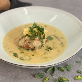 Lauchcremesuppe mit Käseknödeln