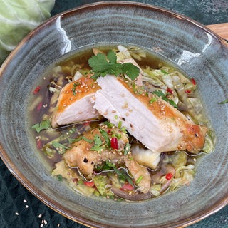 Ofenhähnchen mit Spitzkohl-Pilz-Bouillon