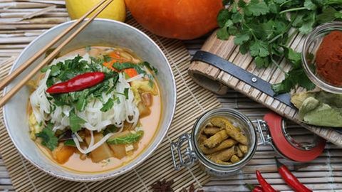 Kürbis-Curry mit Reisnudeln