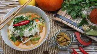 Kürbis-Curry mit Reisnudeln