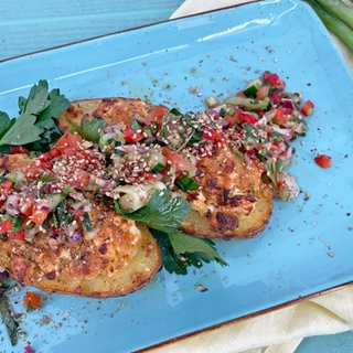 Backkartoffel mit Schafskäse und Salsa