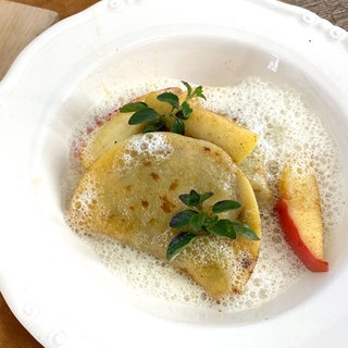 Blutwurstravioli mit Sauerkrautsauce