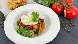 Rezept: Brotsalat mit Mozzarella und Kapern