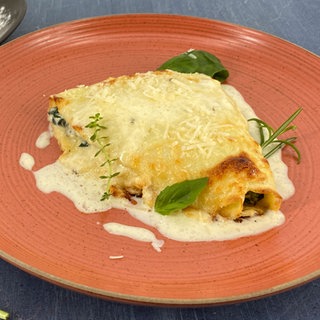 Gratinierte Crespelle mit Ricotta-Spinat und Schinken 