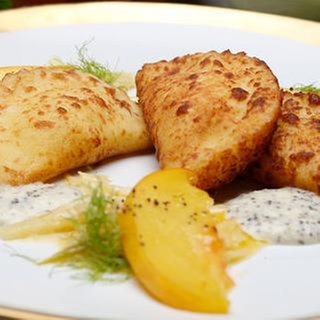 Kartoffel-Gemüse-Piroggen mit Mohnsauce