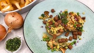 Gefüllte Ofenzwiebeln mit Pfifferlingen