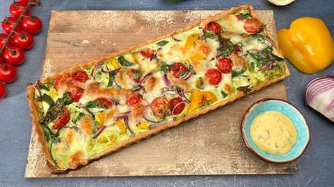 Gemüse-Tarte mit Estragon-Mayonnaise