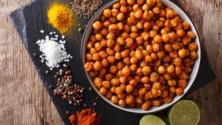 Geröstete Kichererbsen mit verschiedenen Gewürzen