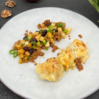 Gratinierter Blumenkohl mit Apfel-Walnuss-Salat