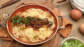 Käsespätzle aus dem Ofen mit Endiviensalat