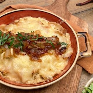 Käsespätzle aus dem Ofen mit Endiviensalat