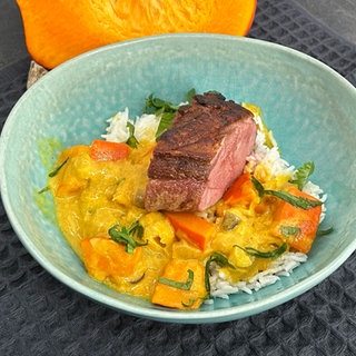 Kürbiscurry mit gebratener Entenbrust und Reis