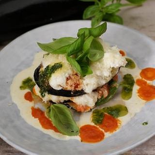 Parmigiana-Türmchen mit Parmesancreme