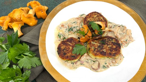 Rahmpfifferlinge mit gebratenen Kartoffeltalern	