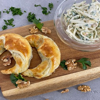 Schinkenhörnchen mit Waldorfsalat