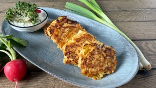 Blumenkohl-Taler mit Radieschenquark