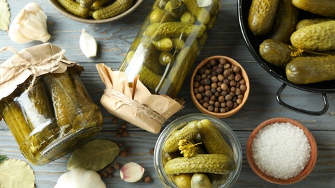 Eingelegte Gurken im Glas