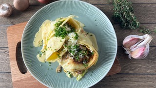 Gefüllte Pfannkuchen mit Wirsing und Schinken