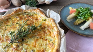 Kartoffel-Speck-Tarte mit Chicorée-Salat