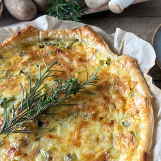 Kartoffel-Speck-Tarte mit Chicorée-Salat