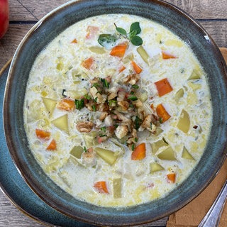 Kartoffelsuppe mit Apfel-Topping