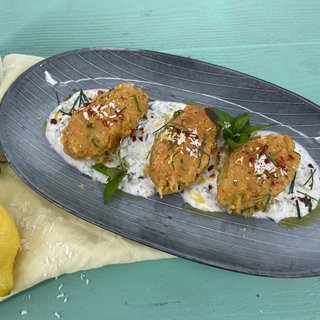 Kichererbsen-Puffer mit Kokos-Zitronen-Dip