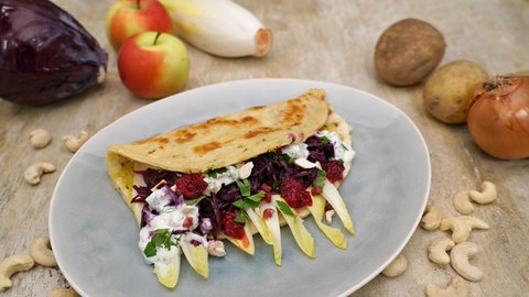 Pfannkuchen mit Rotkohl