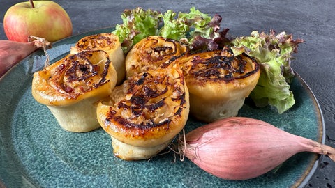 Nudelschnecken mit Sauerkraut und Speck