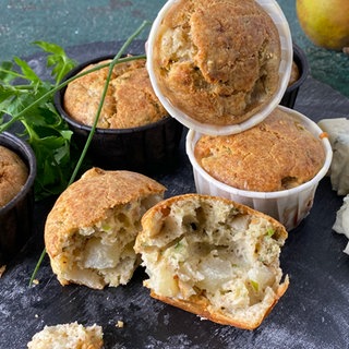 Pikante Birnenmuffins mit Gorgonzola