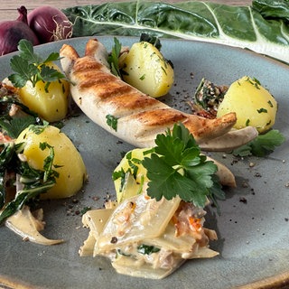 Mangold in Sahnesoße mit Bratwürstchen